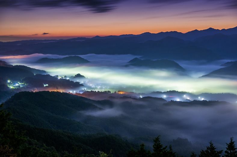 雲海と夜景